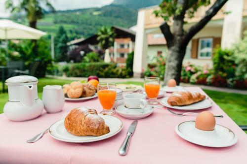Hostal Felsenegg