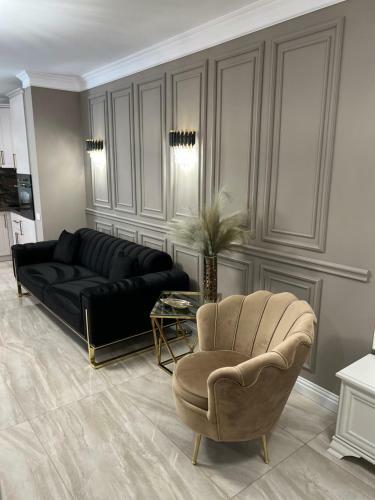 Golden Apartment
