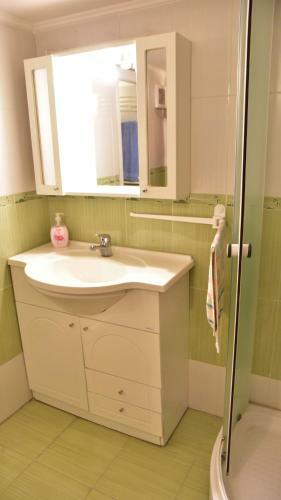 Ultracentral Apartment Near Moscovitz Palace