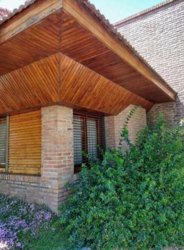 4-bedroom Villa W/ Swimming Pool, 50 Mins From Bue