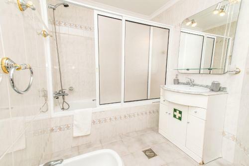 Sea And Sunset View Apartment In Funchal