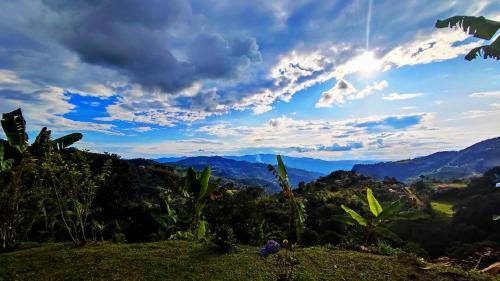 Acogedora Casa de Campo Con Vista A La Monta�a