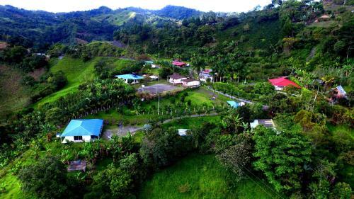 Acogedora Casa de Campo Con Vista A La Monta�a