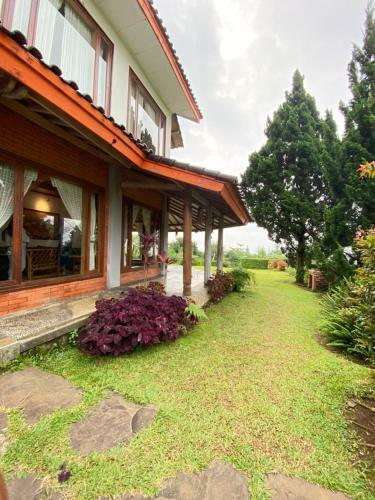 9 Pakis Villa