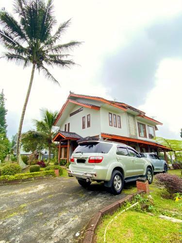 9 Pakis Villa