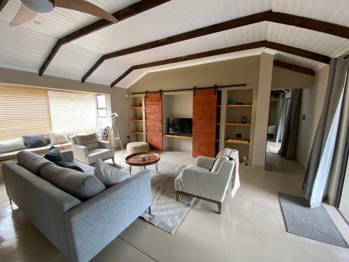 Villa Ostrich Hide