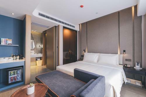 Atour Hotel Ningbo Jishi Harbor Outlets