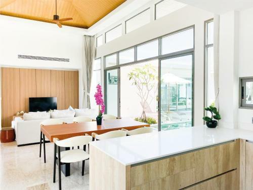 Shambhala Grand Villa By Cozy Lake