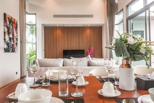 Shambhala Grand Villa By Cozy Lake