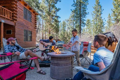 Bear Hollow Retreat-a Luxurious Secluded Log Cabin
