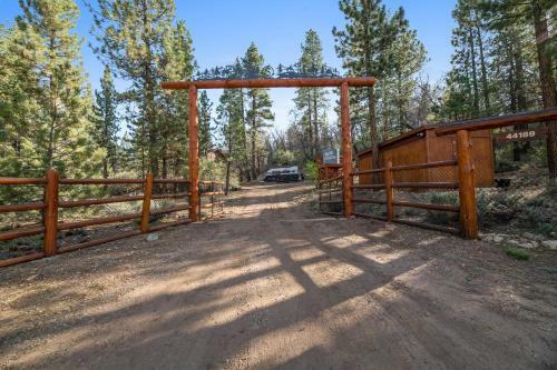 Bear Hollow Retreat-a Luxurious Secluded Log Cabin