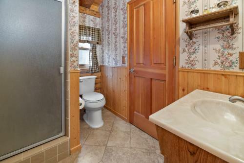 Bear Hollow Retreat-a Luxurious Secluded Log Cabin