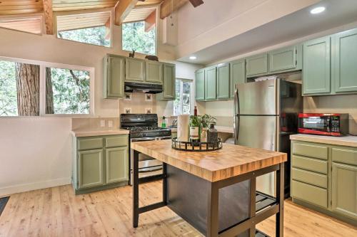 Relaxing Twin Peaks Retreat With Deck And Grill!