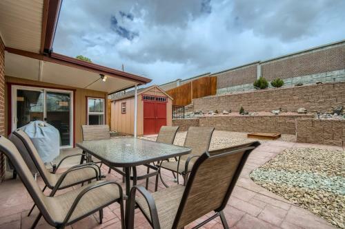 6913 W 71st Place
