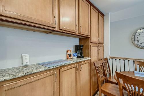 6913 W 71st Place