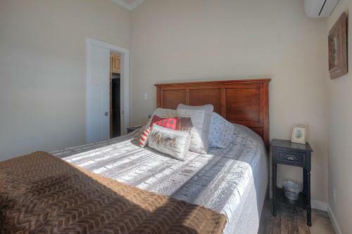 Pine River Model Cabin - 1 Br - Bayfield