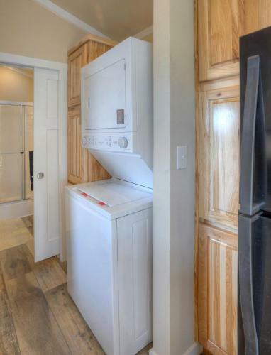Pine River Model Cabin - 1 Br - Bayfield