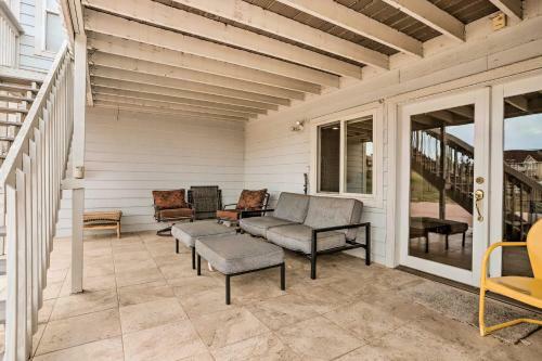 Spacious Brighton Home With Theater And Pool Table