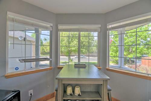 Convenient Longmont Home With Hot Tub And Sauna!