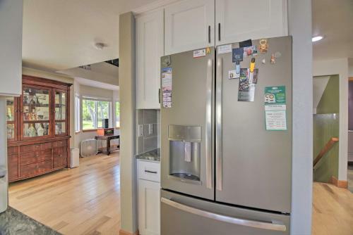 Convenient Longmont Home With Hot Tub And Sauna!