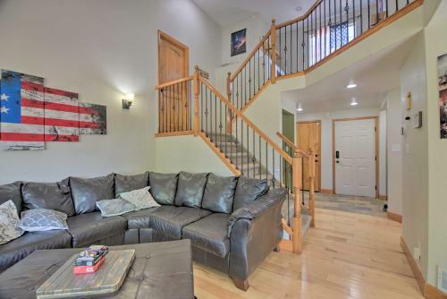 Convenient Longmont Home With Hot Tub And Sauna!