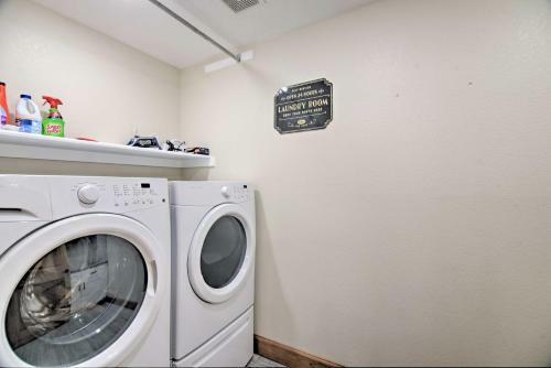 Convenient Longmont Home With Hot Tub And Sauna!