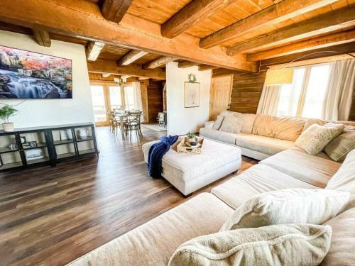 Villa Private Mountain Cabin! King Bed * 3 Acres Game Rm