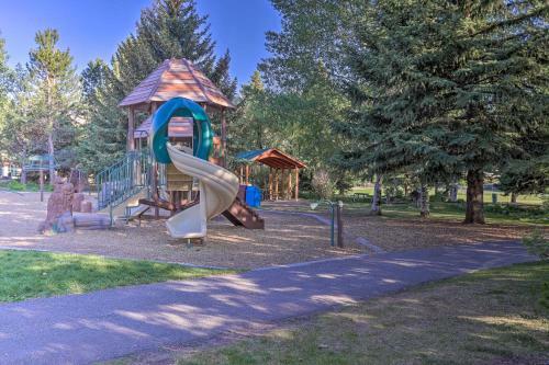 Apartamento Inviting Avon Condo With Pool And Hot Tub Access!