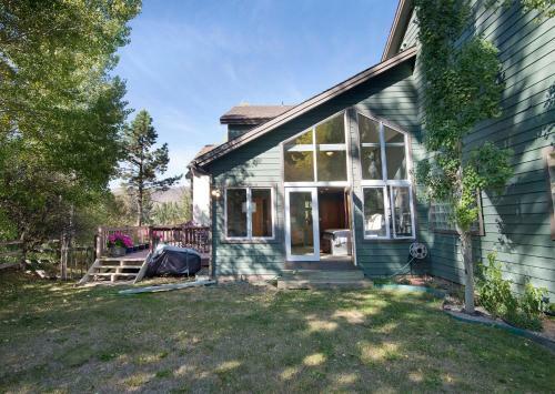 1264 Deer Blvd, West Side