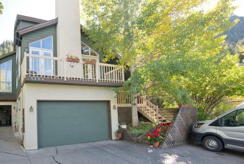 1264 Deer Blvd, West Side