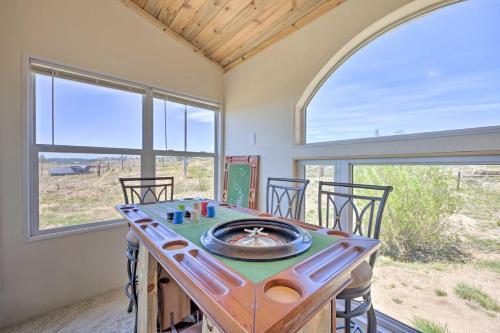 Spacious Retreat With Hot Tub And Casino Table!
