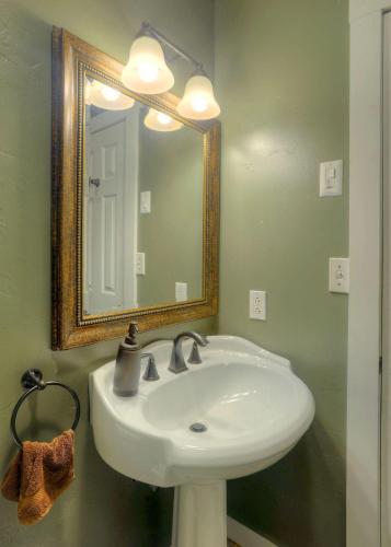 Jarvis Condo 109