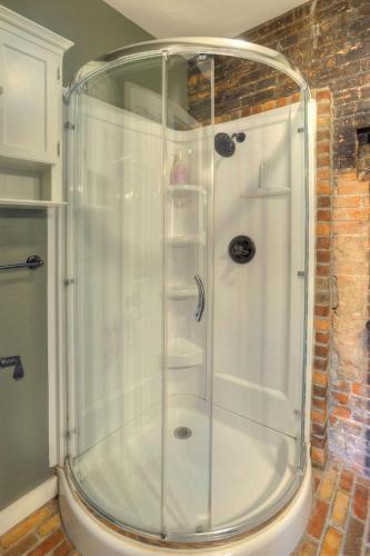 Jarvis Condo 109
