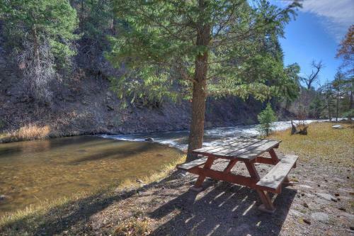 Between The Waters Cabin