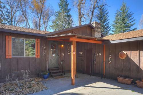 Between The Waters Cabin