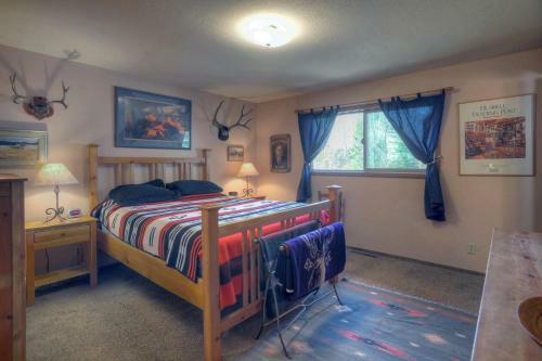 Between The Waters Cabin