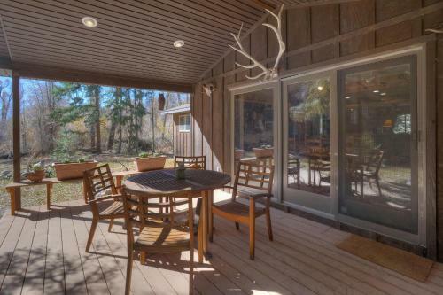 Between The Waters Cabin