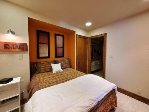 Tamarron Pinecone - 858