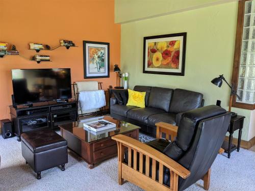 Tamarron Pinecone - 858