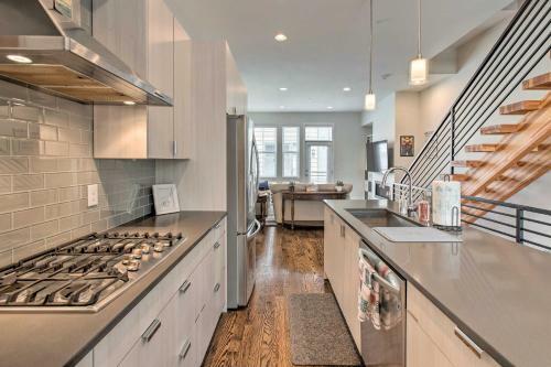 Uniquely Cozy Modern Abode With Downtown Views