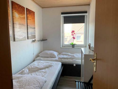 Apartamento Seepark Burhave _ Reetdachhaus Neu