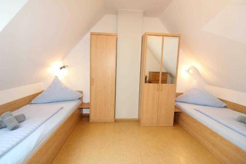Apartamento Seepark Burhave _ Reetdachhaus Neu