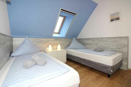 Apartamento Seepark Burhave _ Reetdachhaus Neu
