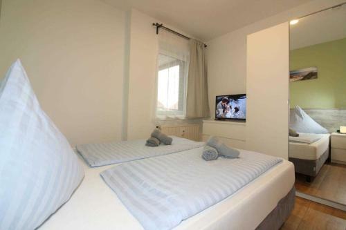 Apartamento Seepark Burhave _ Reetdachhaus Neu