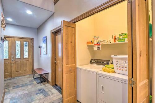 Breck Townhome With Hot Tub And Free Ski Shuttle!