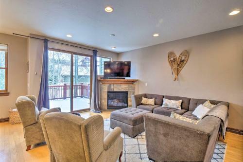 Breck Townhome With Hot Tub And Free Ski Shuttle!