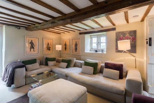 Villa Large Cotswold Farmhouse + Garden+ Views+tub