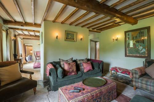 Villa Large Cotswold Farmhouse + Garden+ Views+tub