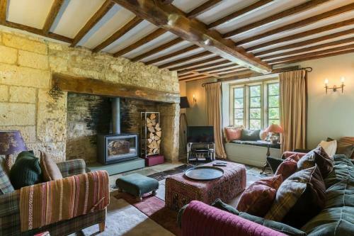 Villa Large Cotswold Farmhouse + Garden+ Views+tub
