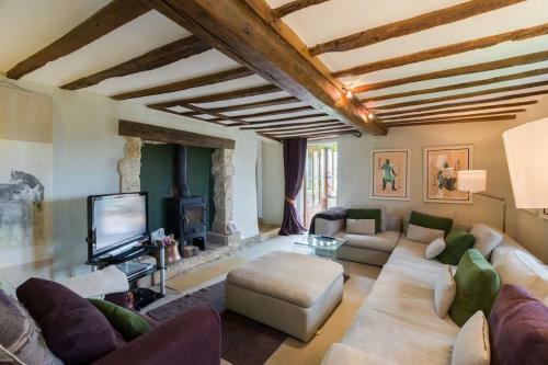 Villa Large Cotswold Farmhouse + Garden+ Views+tub
